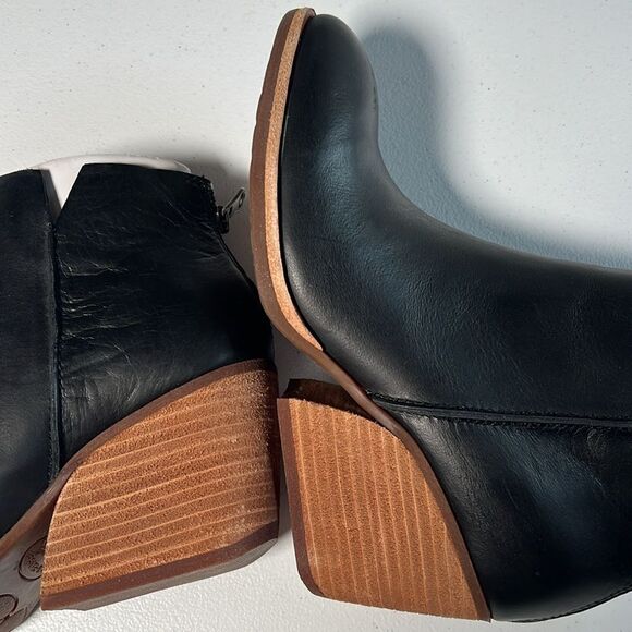 Kork-Ease Chandra Bootie Boots Shoes - Picture 4 of 9